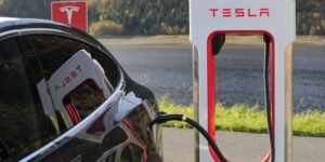 Näin Tesla Supercharger toimii