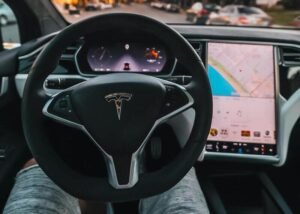 Sijoittaminen Teslaan